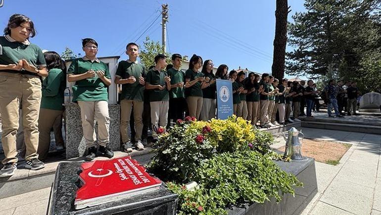 Şehit öğretmen Şenay Aybüke Yalçın, kabri başında anıldı