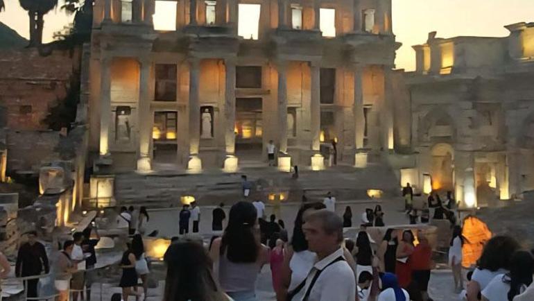 Bayramda müzeler ve ören yerleri rekor kırdı Güneş doğarken Nemrut, batarken Efes