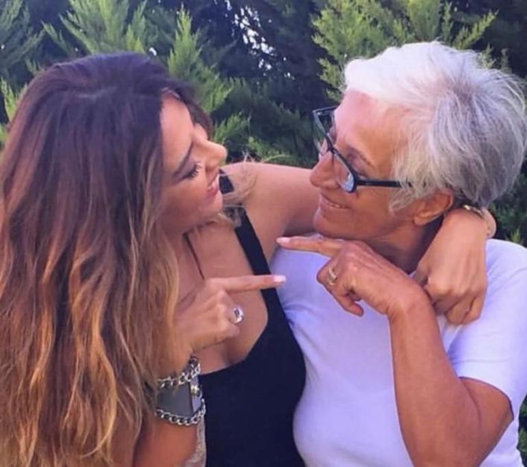 4 yıl içinde hem babası hem annesi öldü Aslı Hünelin sözleri duygulandırdı