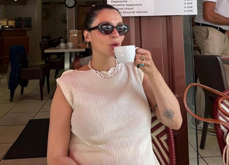 Doğum öncesi tatile çıktılar Meriç Aral ve Serkan Keskinden yeni pozlar