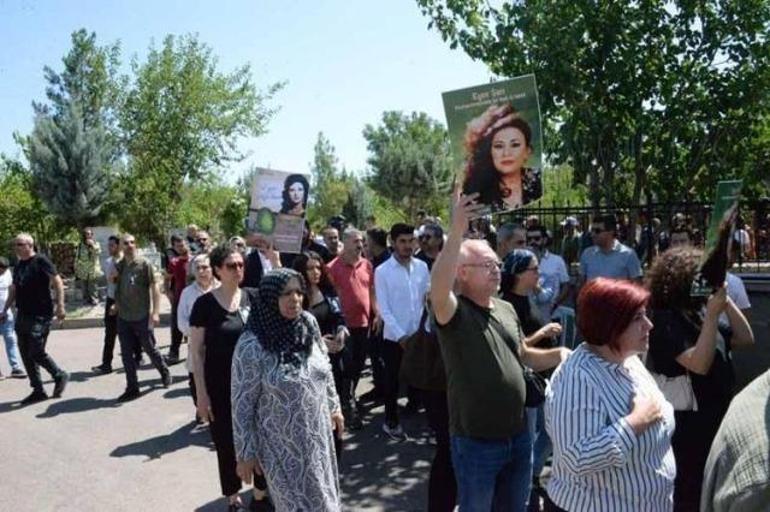 Ünlü sanatçının mezarı 29 yıl sonra memleketine taşındı Vasiyeti gerçekleştirildi