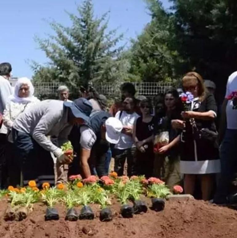 Ünlü sanatçının mezarı 29 yıl sonra memleketine taşındı Vasiyeti gerçekleştirildi