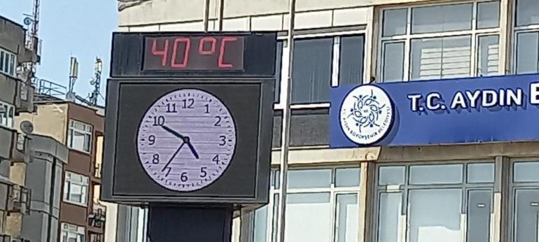 Kavurucu sıcaklar bunalttı, termometreler 40 dereceyi gösterdi Vatandaşlar ise gölgelik alanlara ve parklara sığındı