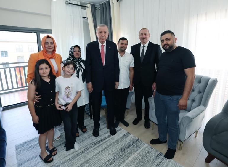 Cumhurbaşkanı Erdoğan ve Aliyev, Kahramanmaraşta depremzede bir aileyi ziyaret etti