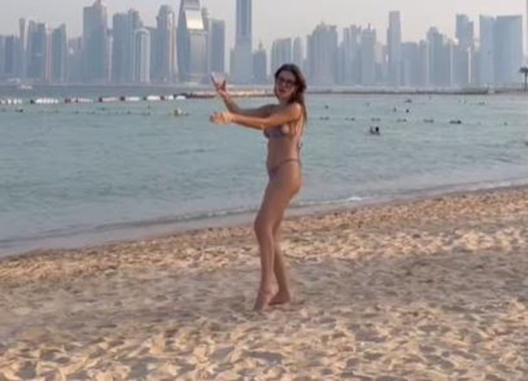 Yüsra Geyikten kumsalda bikinili dans
