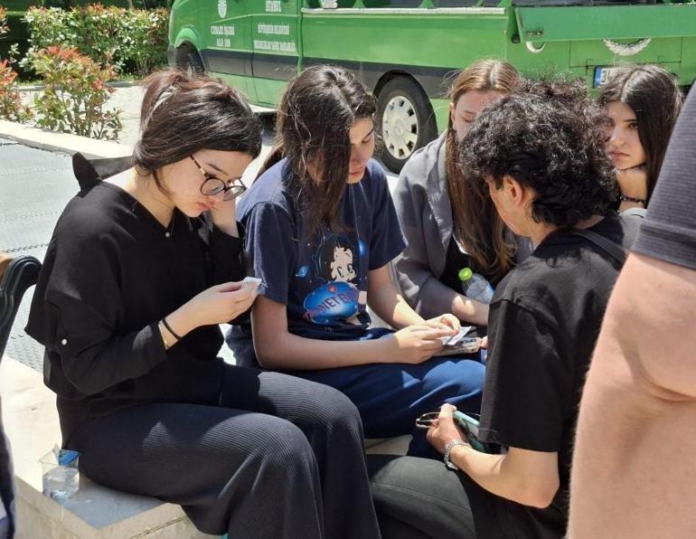 Nihal Candan son yolculuğuna uğurlandı Annesinin feryadı yürek yaktı