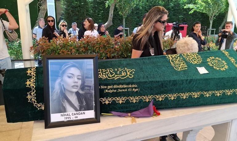 Nihal Candan son yolculuğuna uğurlandı Annesinin feryadı yürek yaktı