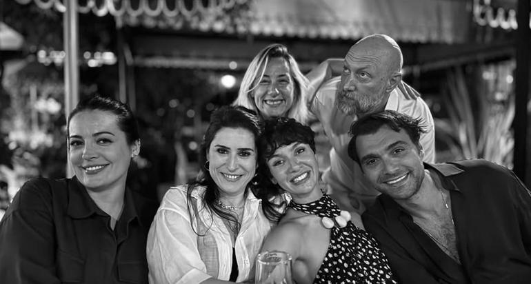 Birce Akalay 41 yaşında Sevgilisiyle dudak dudağa poz verdi