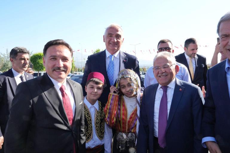 Bakan Ersoy’dan kültür ve bilgiye bir imza daha