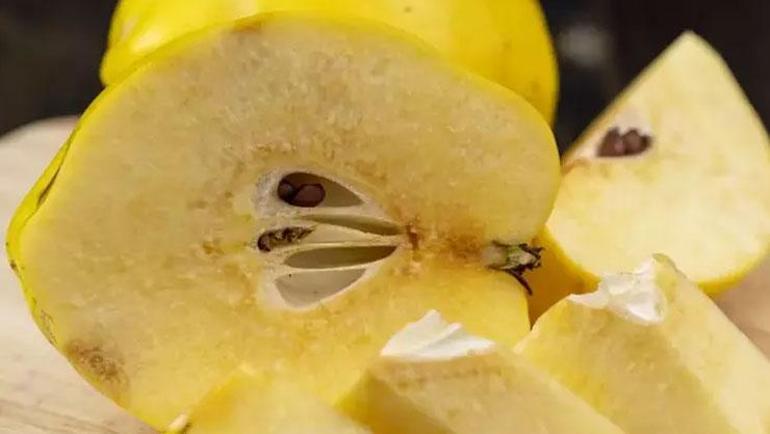 Hem kendisi hem çekirdeği şifa Tatlısını yapıp kaşık kaşık tüketin: Vücuttaki ödemi söküyor, bağırsakları harıl harıl çalıştırıyor