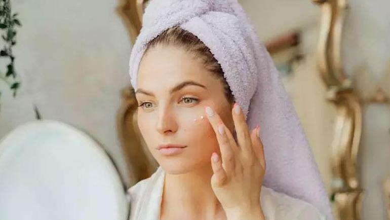 Kırışıklık derinliğini yüzde 23 azaltıyor Cilt bariyerini santim santim onarıyor: Kolajen üretimini artırıyor