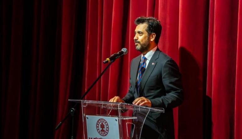 AKM Kayahanın şarkılarıyla çınladı Ünlü isimler şarkılarını seslendirdi