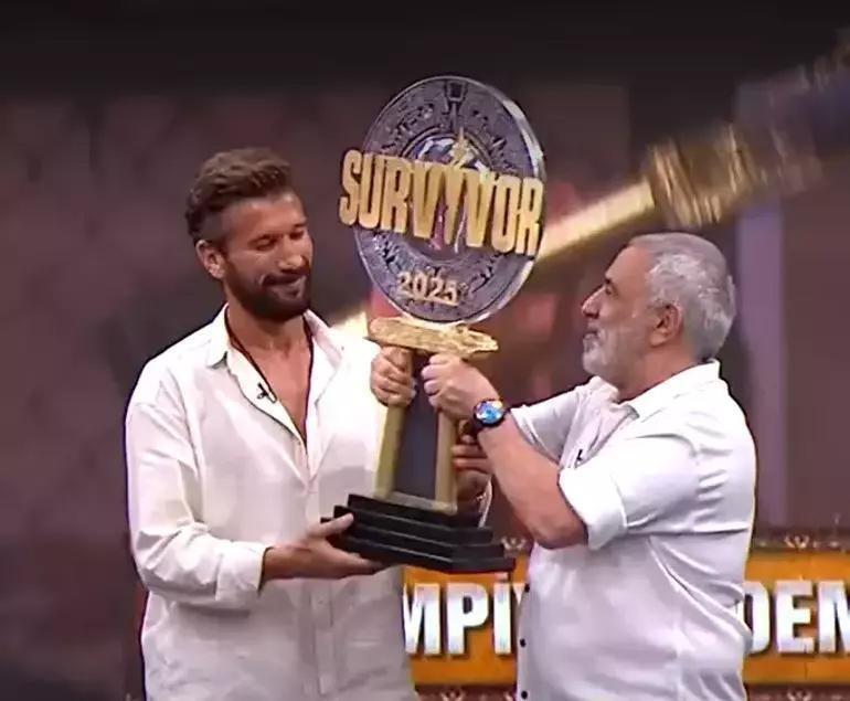 Survivor 2025 şampiyonu Adem Kılıççıdan kupayla poz