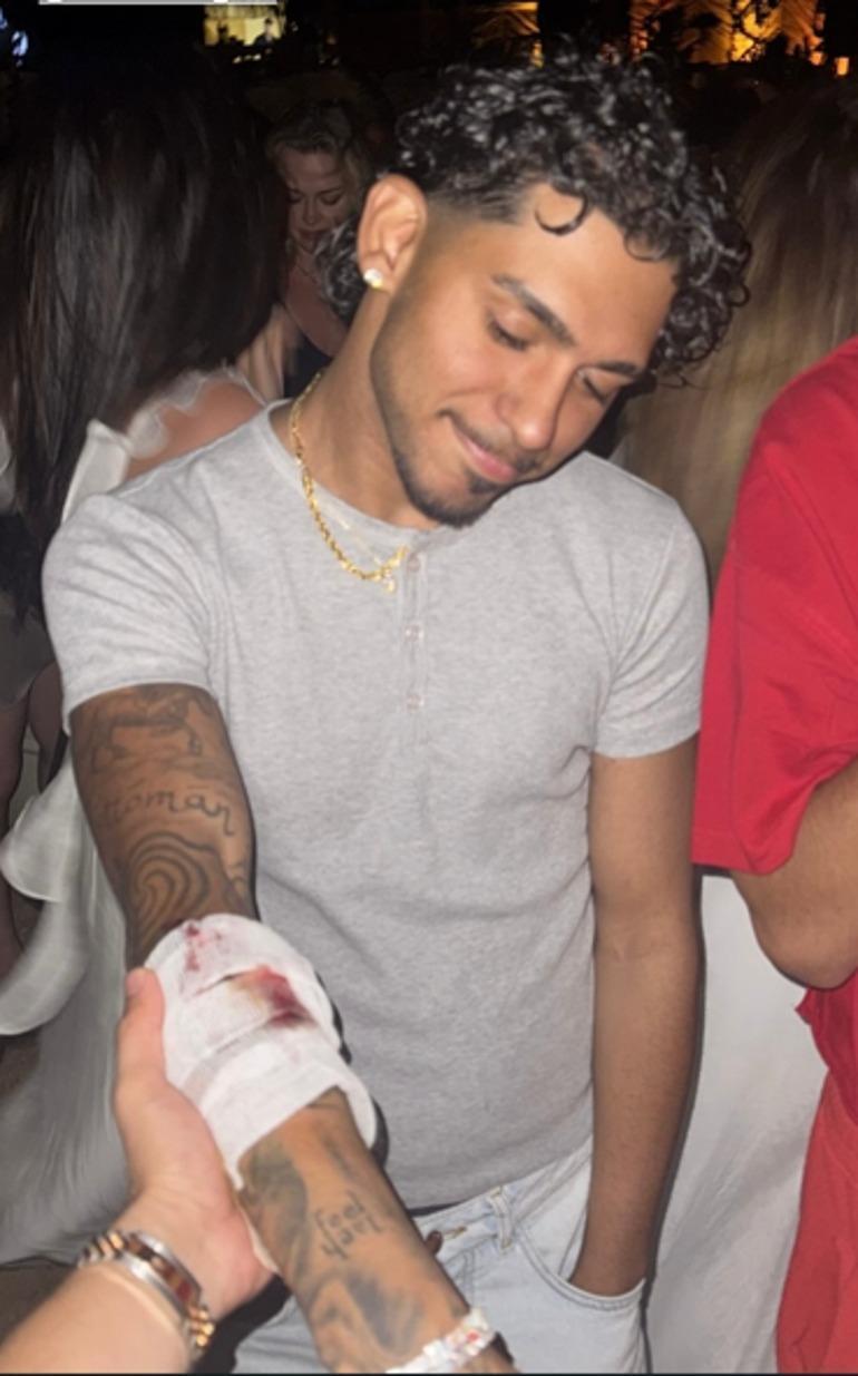 Tarık Mengüçün oğlu Baran Mengüç Çeşmede trafik kazası geçirdi