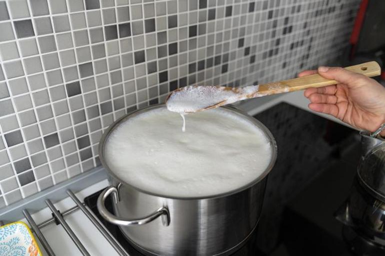 B12 ve demir depolarına zirve yaptırıyor Günlük ihtiyacın 2000 bin katı kadar B12 içeriyor, kaşık kaşık yiyince bedavadan kas yaptırıyor