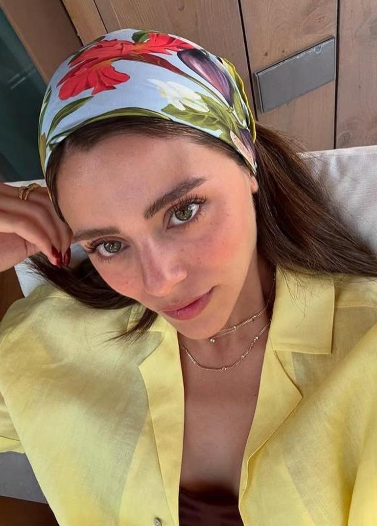 Sıla Türkoğlu ve Ata Ayyıldız tatilde Ünlü oyuncu sahilde resim yaptı