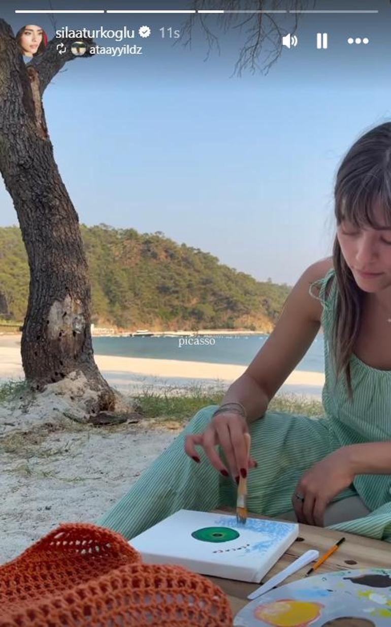 Sıla Türkoğlu ve Ata Ayyıldız tatilde Ünlü oyuncu sahilde resim yaptı