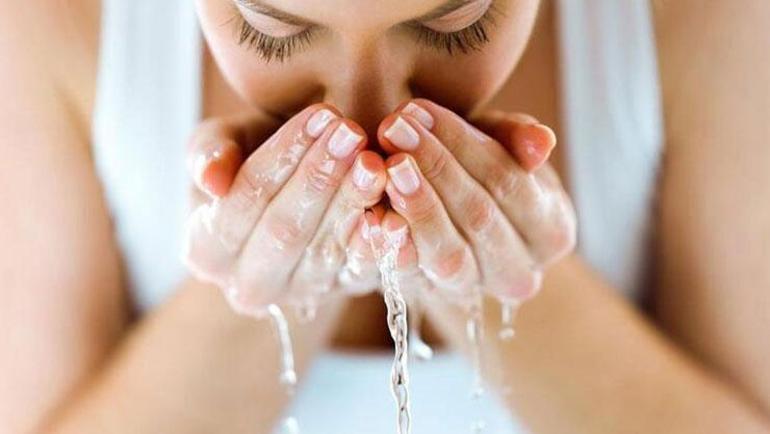 Peeling maskeyi evde yapın Cildi derinlemesine temizliyor, mutfaktaki malzemelerle hazırlanıyor