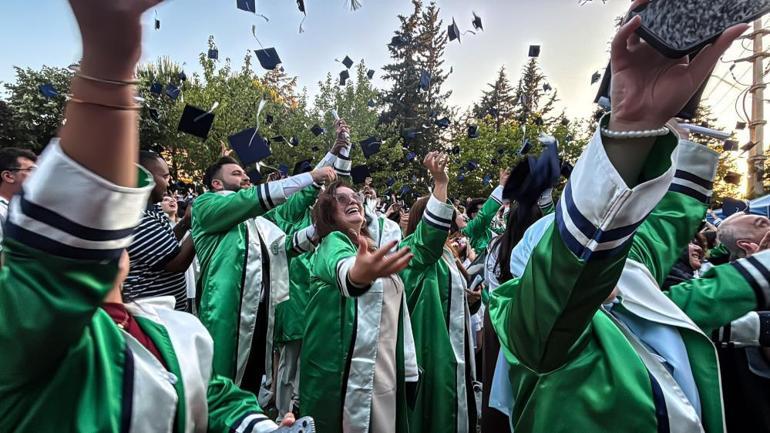 Azmetti yıllar sonra başardı Anne-kız aynı anda mezun oldu, şimdi hedefleri bambaşka