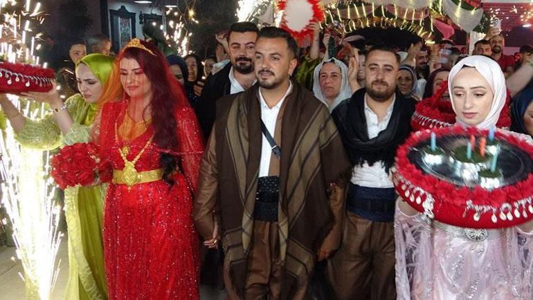 Aşiret düğününde geline takılan altın dudak uçuklattı, damada da servet takıldı