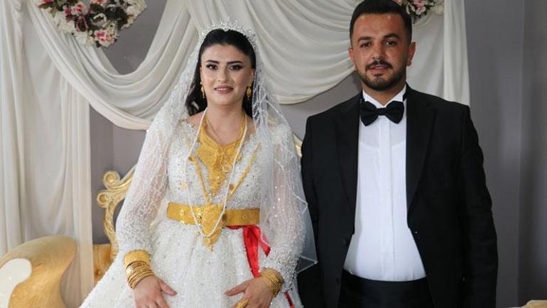 Aşiret düğününde geline takılan altın dudak uçuklattı, damada da servet takıldı
