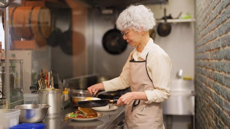 Yaşlı kadın 101 yaşında hayata meydan okuyor Uzun yaşam sırlarını paylaştı: Meğer bu 3 kurala uymak yetiyormuş...