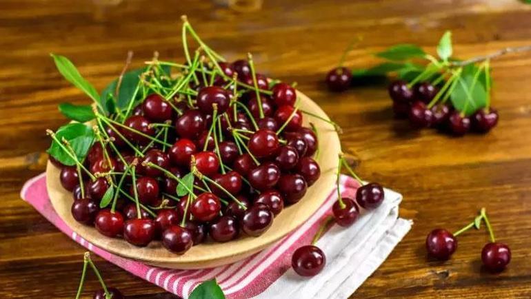 Pazarda gören kilo kilo alıyor Vücuda C vitamini yüklemesi yapıyor, kalbi kaya gibi kuvvetlendiriyor