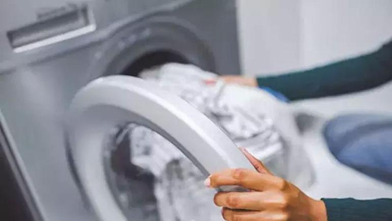 Kötü kokuyu anında kesiyor Çamaşır makinesine bir kaşık eklemek yeterli: Aylarca tertemiz kokmasını sağlayacak