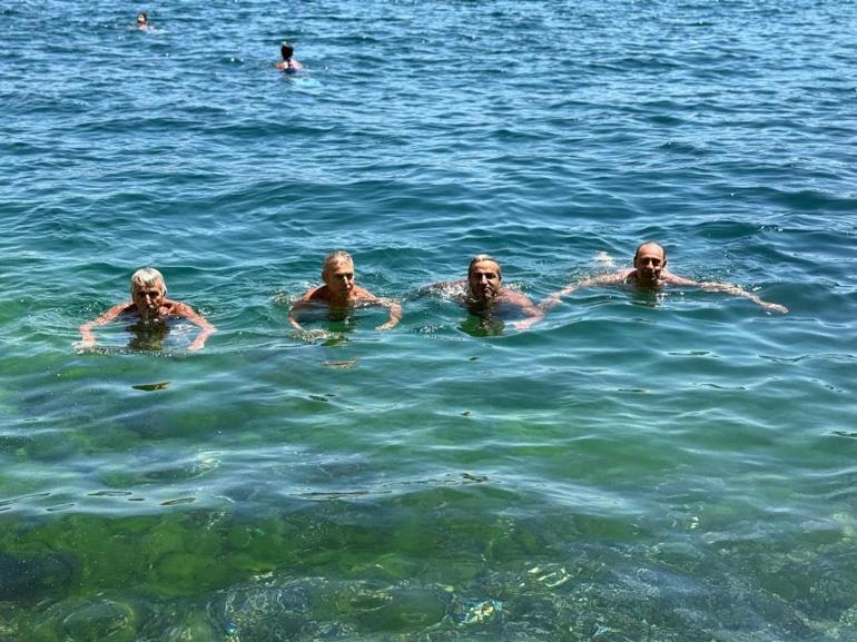 Termometreler patladı, vatandaşlar serin sulara koştu Uzmanlar uyardı, kavurucu sıcaklar etkisini iyice artıracak