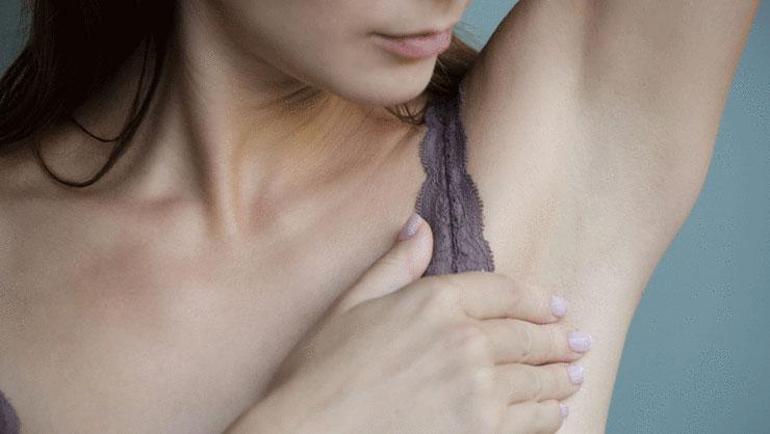 Deodorant masrafından kurtaran yöntem Kötü kokuyu ve teri vakum gibi çekiyor: Koltuk altını rahatlatıyor