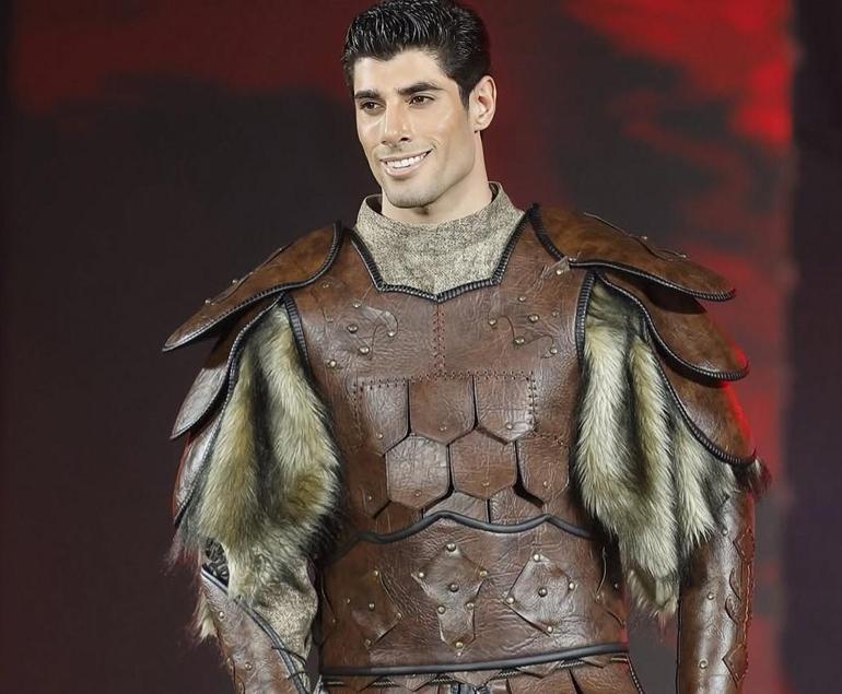 Dünyanın en yakışıklı 6. erkeği Türk model Özkan Görmez yarışmaya damga vurdu