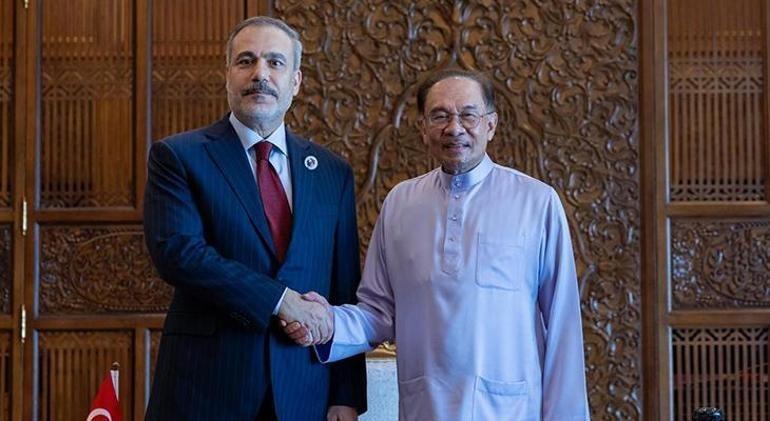 Dışişleri Bakanı Hakan Fidanın ASEANda diplomasi trafiği sürüyor