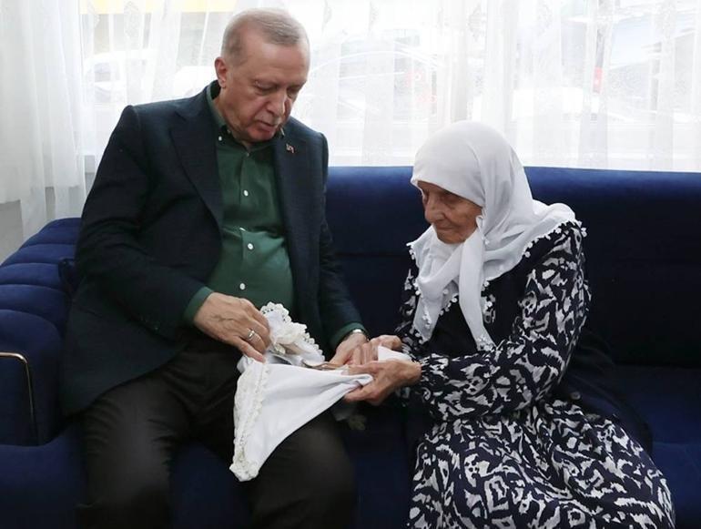 Cumhurbaşkanı Erdoğan, şehit ailelerini ziyaret etti Duygulandıran diyalog