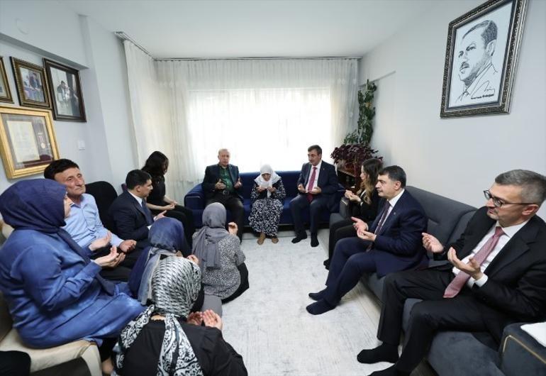 Cumhurbaşkanı Erdoğan, şehit ailelerini ziyaret etti Duygulandıran diyalog