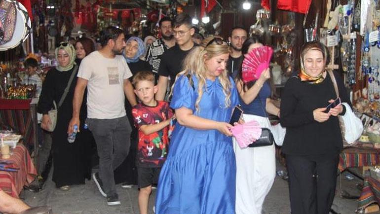 45 derecede turist akını Sıcağa rağmen gelmeye devam ediyorlar