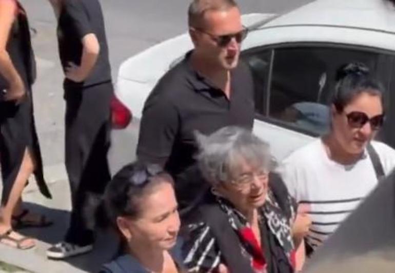 Hayatını kaybeden oyuncu Emre Törüne veda Acılı evlattan babaya son bakış