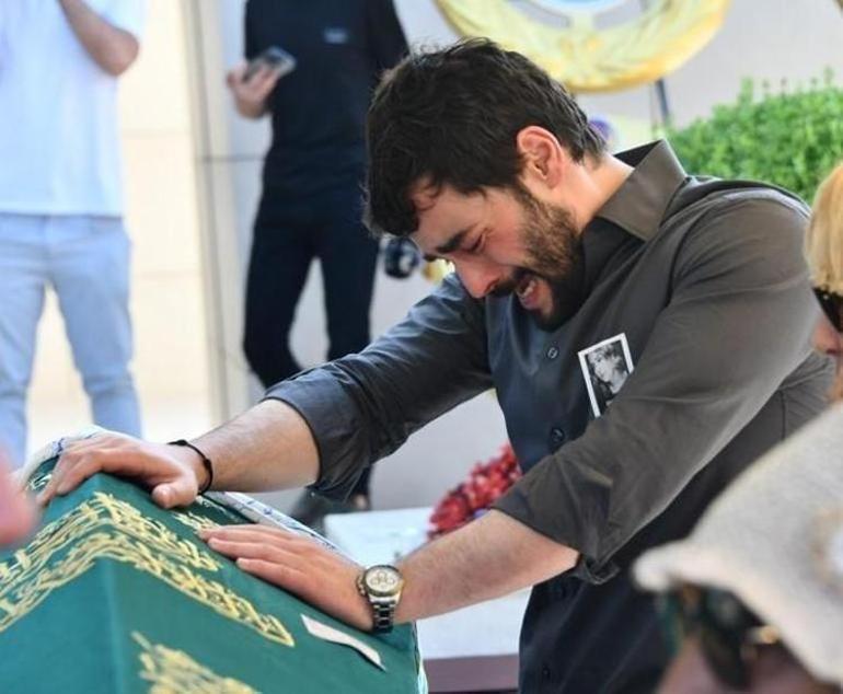 Akın Akınözünden yürek burkan mesaj Dünyadaki tek sabitimsin
