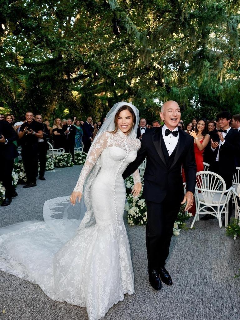 Jeff Bezos ve Lauren Sanchez çifti üç gün üç gece süren düğünün ardından gözlerden uzakta balayı yapıyor