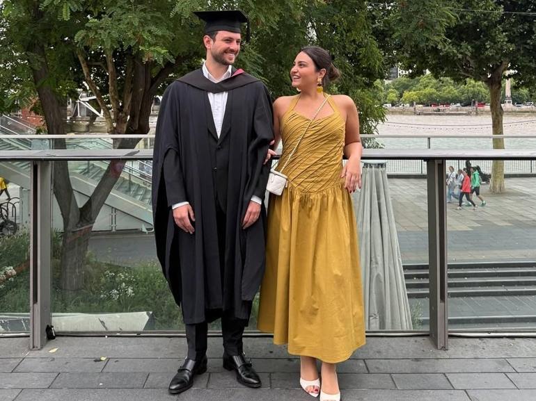 Sibel Canın Londrada gurur günü Küçük oğlu Emir mezun oldu
