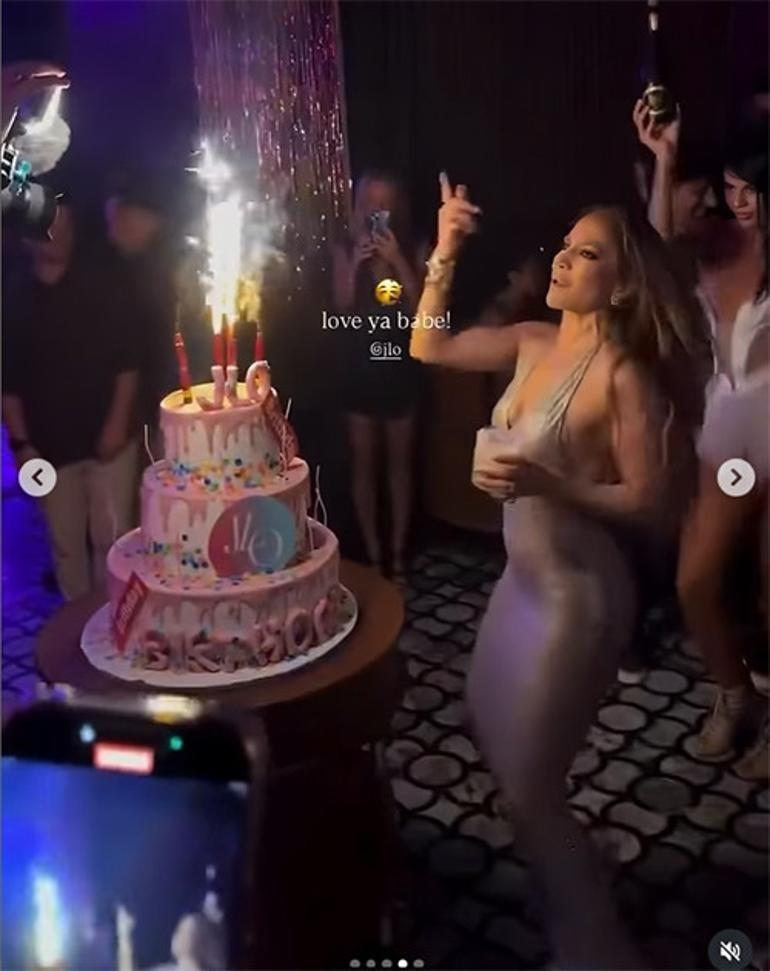 Jennifer Lopez, Antalya konseri sonrası doğum gününü kutladı