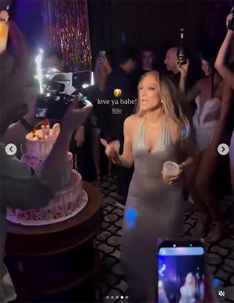 Jennifer Lopez, Antalya konseri sonrası doğum gününü kutladı