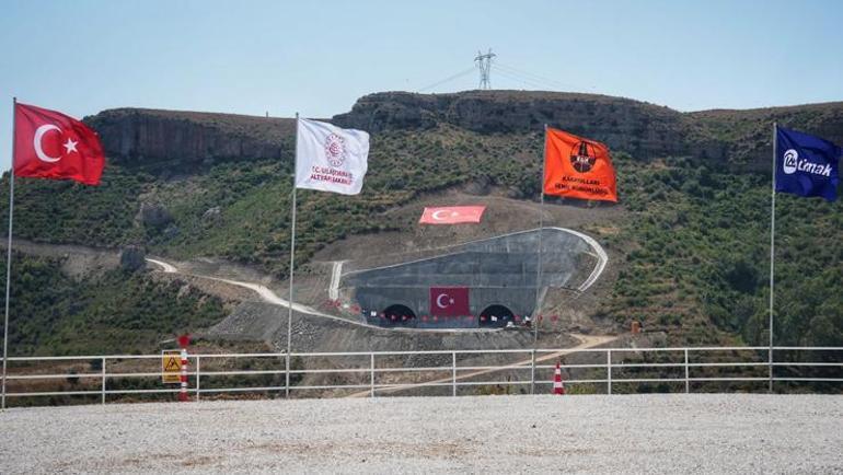 Bakan Ersoy: Artık Antalya’dan her yere ulaşmak daha kolay olacak