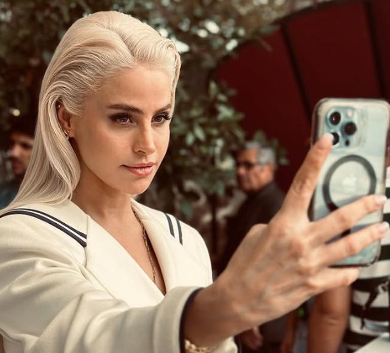 Büşra Pekinin olay değişimi Görenler Khaleesi zannetti