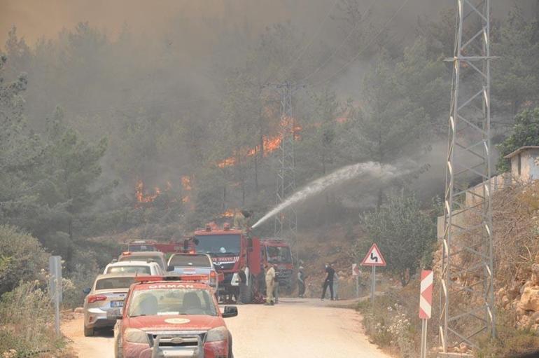 Orman yangınlarında alevlerle mücadeleler sürüyor Bakan Yumaklı: Bir günde 76 yangınla mücadele ettik