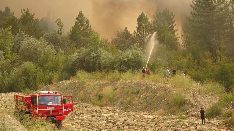 Orman yangınlarında alevlerle mücadeleler sürüyor Bakan Yumaklı: Bir günde 76 yangınla mücadele ettik