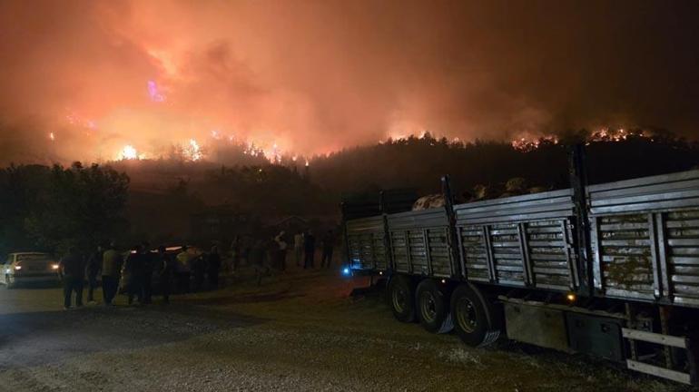 Orman yangınlarında alevlerle mücadeleler sürüyor Bakan Yumaklı: Bir günde 76 yangınla mücadele ettik