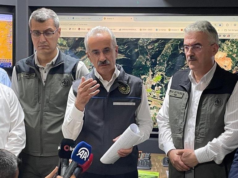 Orman yangınlarında alevlerle mücadeleler sürüyor Bakan Yumaklı: Bir günde 76 yangınla mücadele ettik