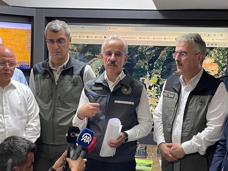 Orman yangınlarında alevlerle mücadeleler sürüyor Bakan Yumaklı: Bir günde 76 yangınla mücadele ettik