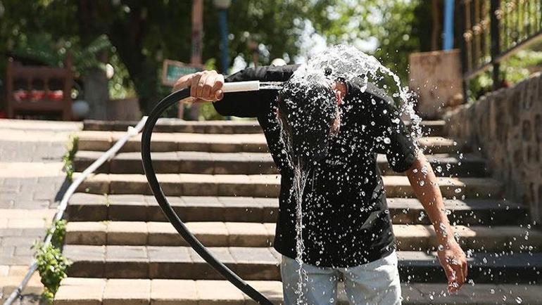 Aşırı sıcaklarda dikkat edilmeli Elektrolit dengesinin bozulması riskler barındırıyor: Kalp krizini tetikleyebilir