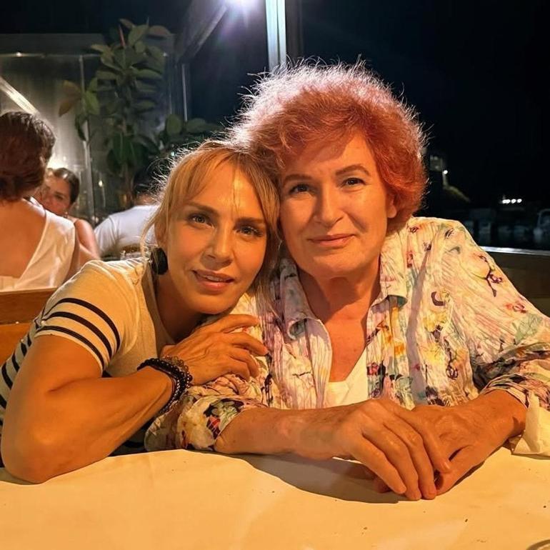 Sertab Erener, Selda Bağcanla paylaştığı fotoğrafta filtrenin dozunu kaçırınca sosyal medyanın diline düştü
